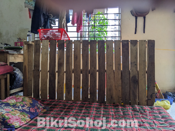 ব্যাচেলর বাসায় ব্যবহারের চৌকি